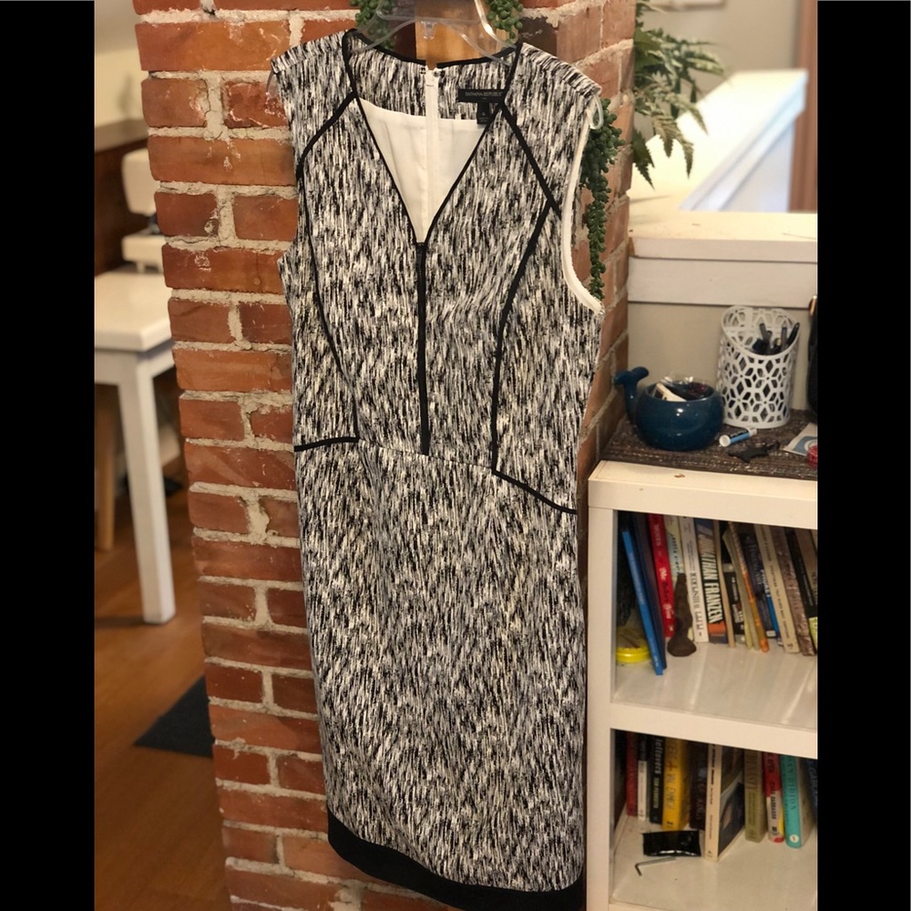 Gorgeous Banana Republic Structured Dress